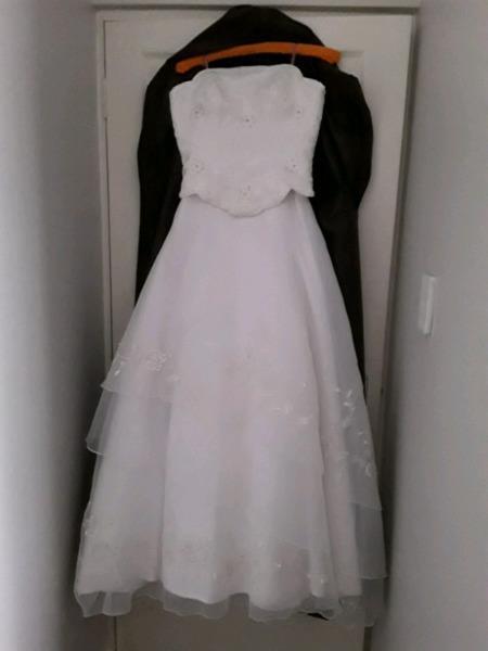 Wedding dress for rent
