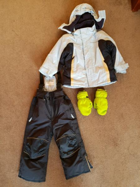 Ski clothing for kids aged 4 to 6 years