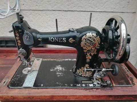 Jones sewing machine R950