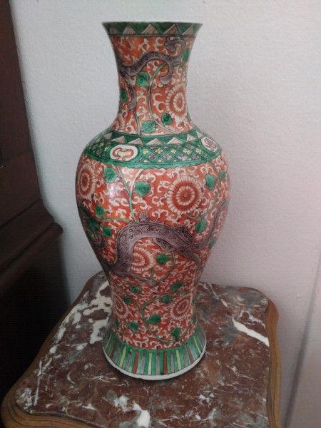 Antique Chinese Qing handpainted Dragon Vase