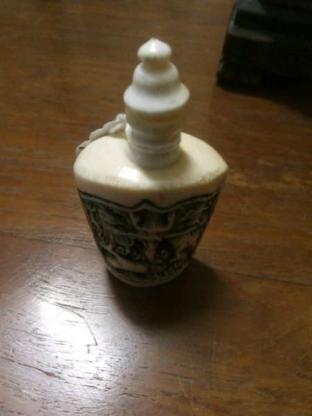 2 x chinese snuff bottles in ivory