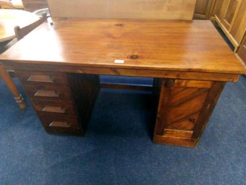 Desk vintage type with 4 drawers and 1 cabinet