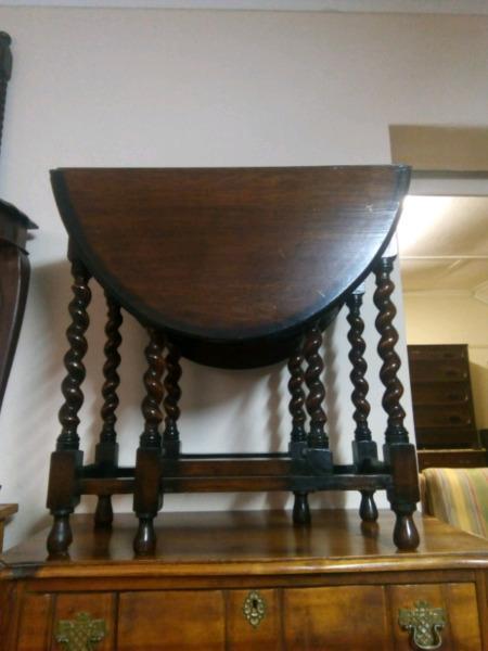 Old English Oak gate leg drop side table