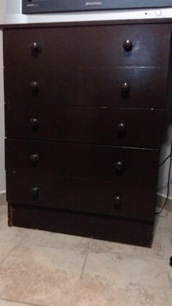 Chest of drawers R500