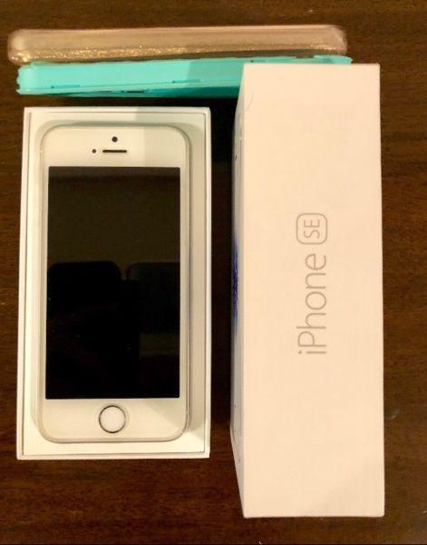 Apple iPhone SE 32GB Silver - Still in warranty - Not a scratch - Many extras!