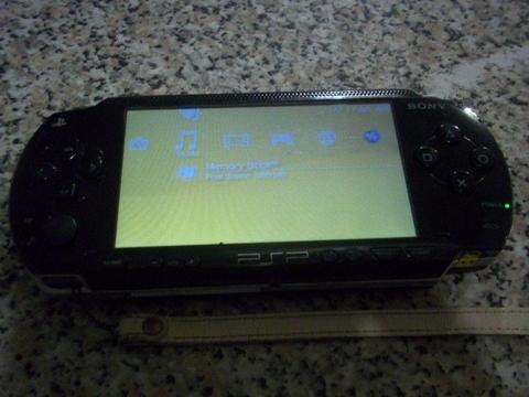 Psp 1006 with 200 games and charger + usb cable