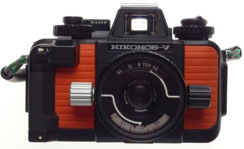 NIKONOS-V orange underwater marine 35mm film camera Nikon 2.5/35 NIKKOR 1:2.5 f=35mm lens strap