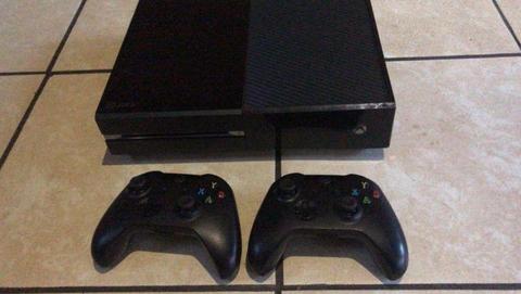 Xbox one 1Tb with 2 controllers and 3 games
