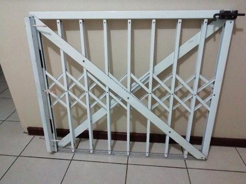Strong baby safety gate