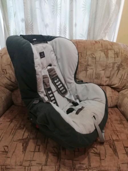 Mercedes Benz isofix carseat 9-18kg