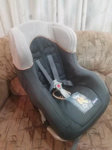 Reclining Chicco carseat 9-18kg