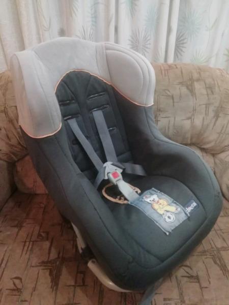 Reclining Chicco carseat 9-18kg