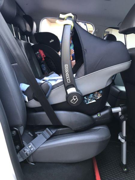 Maxi Cosi Pebble car seat and Base