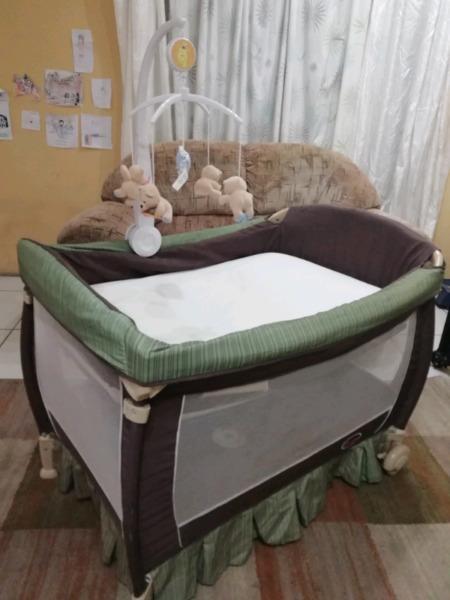 Chelino campcot with mattress, musical mobile & upper level for a newborn