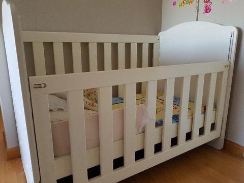 WOODEN WHITE BABY COT R1600