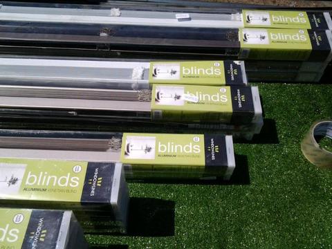 Windows lines aluminum blinds