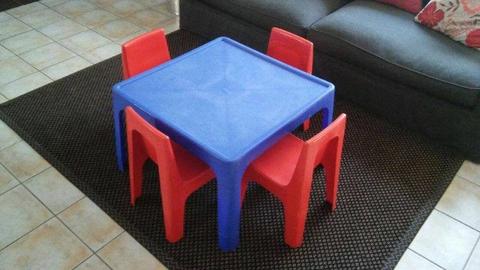 Kids plastic table and chair set