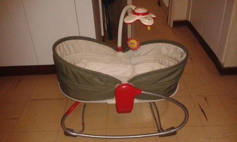 Tiny love 3 in 1 bed/ feeding chair