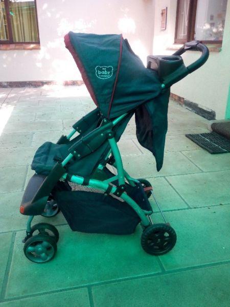Baby pram for sale R600