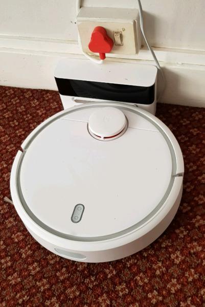 Xiaomi MI Robot Vacuum (Smart robot)