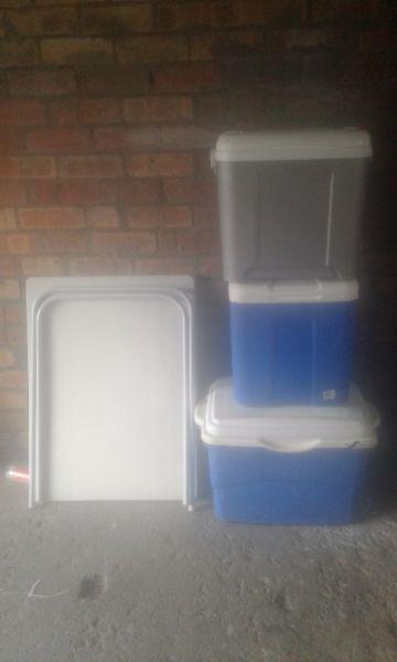 R200 Cooler Boxes & Table