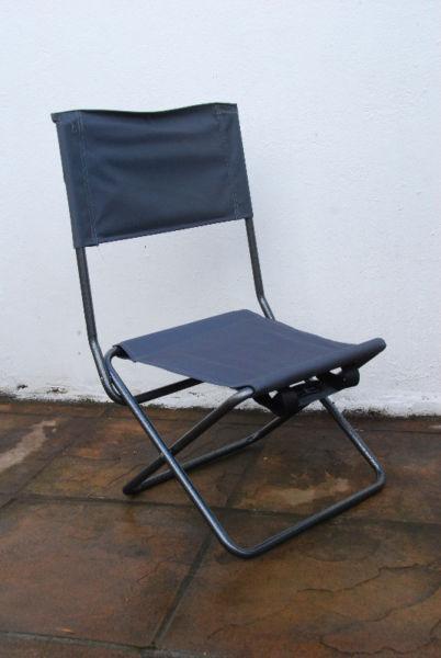 Chairs suitable for camping, the beach, a picnic etc