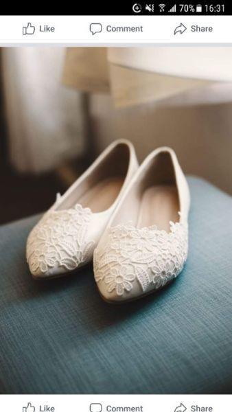 Lace white flat shoes