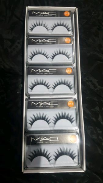 M.A.C eyelashes on special R25