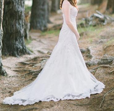 Ivory Lace Fit to Flare Wedding Dress
