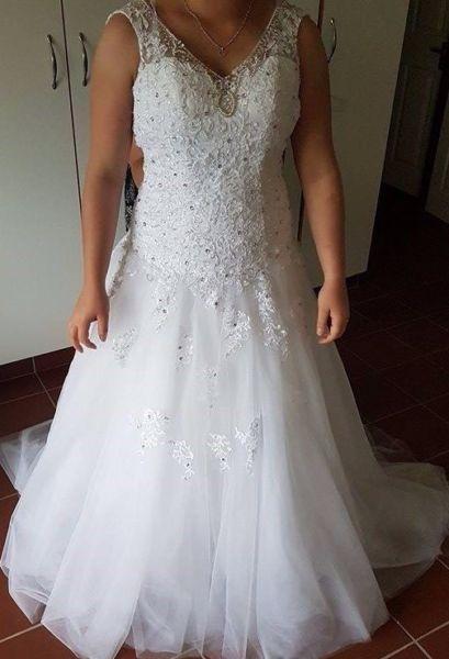 Brand New Lace and Tulle Wedding Dress