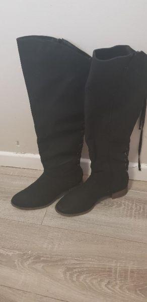 Black boots almost new