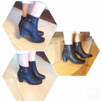 Lady's leather ankle boots