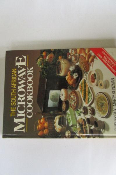 THE SOUTH AFRICAN MICROWAVE COOKBOOK - S.GUY - M. KLINZMAN - AS PER SCAN