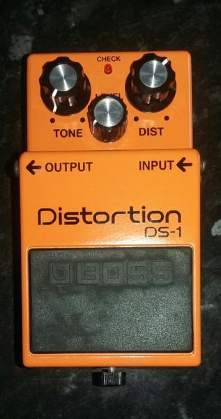 BOSS DS-1 Distortion guitar effects pedal IMMACULATE condition