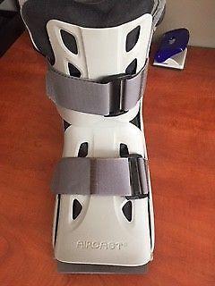 One Aircast pneumatic boot plus 2 crutches