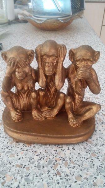 3 monkey small statue