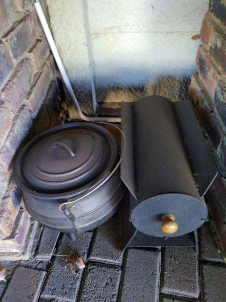 Potjie pot and bread oven