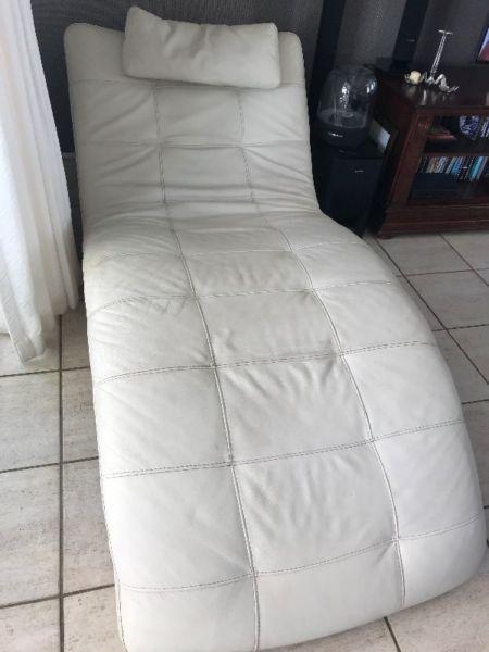 2 x WHITE LEATHER COUCH 