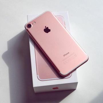 32GB Rose Gold iPhone 7 In Excellent Condition In The Box With All Accessories & Warranty