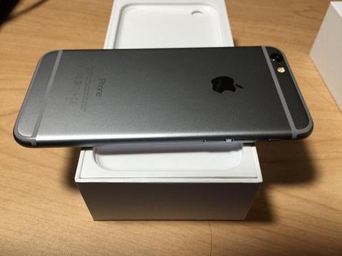 32GB Space Gray iPhone 6 In Excellent Condition With The Original Box & All Accessories & Warranty