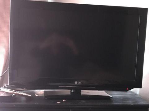 LG 32” LCD TV for sale