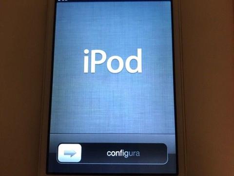 iPod Touch 4th Generation White and Silver 8GB