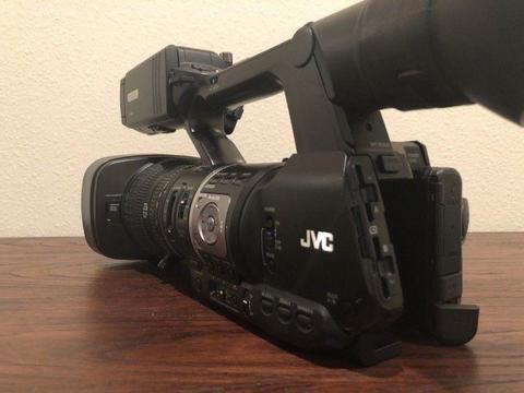 JVC GY-HM600U Camcorder ProHD with extras