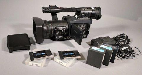 Panasonic AG-HPX170 P2HD Solid-State Camcorder with Accessories