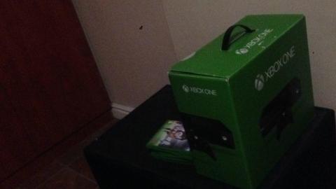 Mint condition Xbox one 500gig plus 4 games