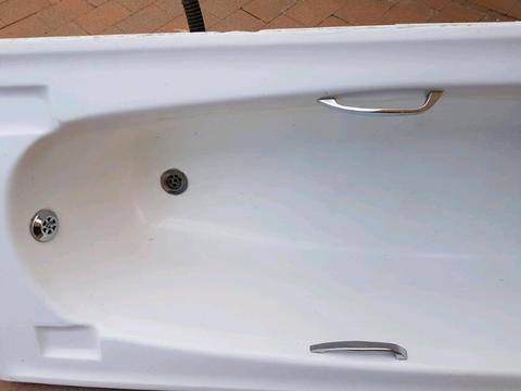 Bath tub for sale