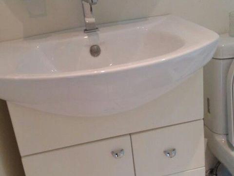 Bathroom basin and cabinet with mixer. In good condition