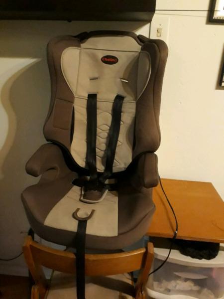 Chelino booster seat