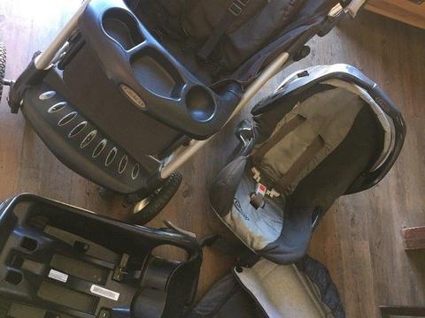 Graco Travelset for sale (incl.stroller, carseat, base, carry cot, raincover and newborn padding)