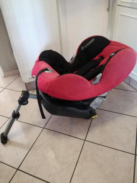 Maxicossi car seat with isofix